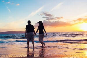 couple walking on Siesta Key Beach