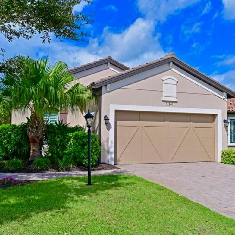 Sarasota Vacation Rentals vs. Hotels