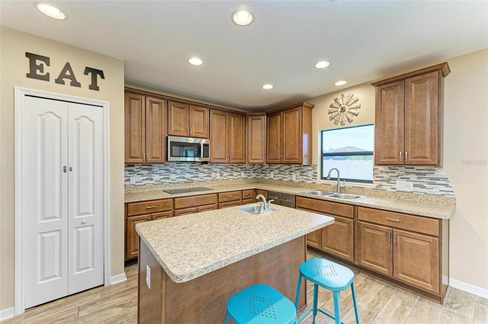 Open kitchen with modern appliances and breakfast bar in 5-bedroom Villa Milano rental, Port Charlotte
