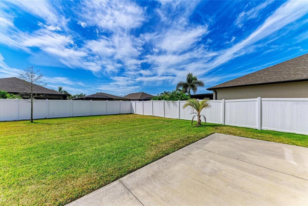 Backyard and patio space in Villa Milano rental home, Port Charlotte